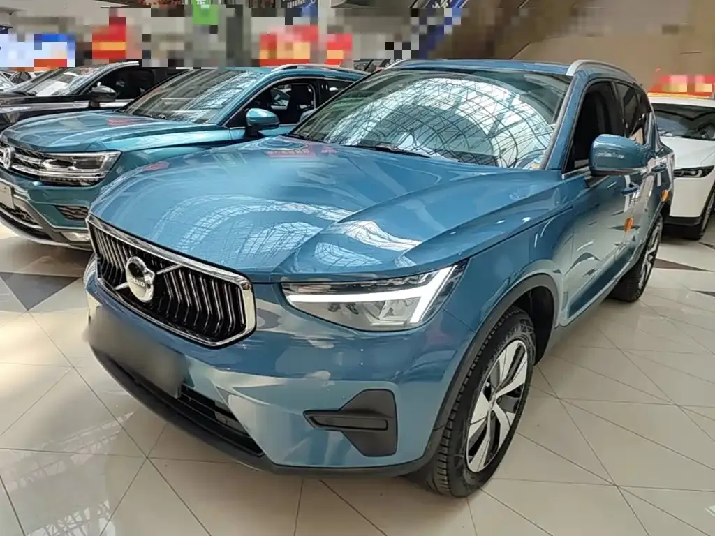 Volvo XC40 — фото 4
