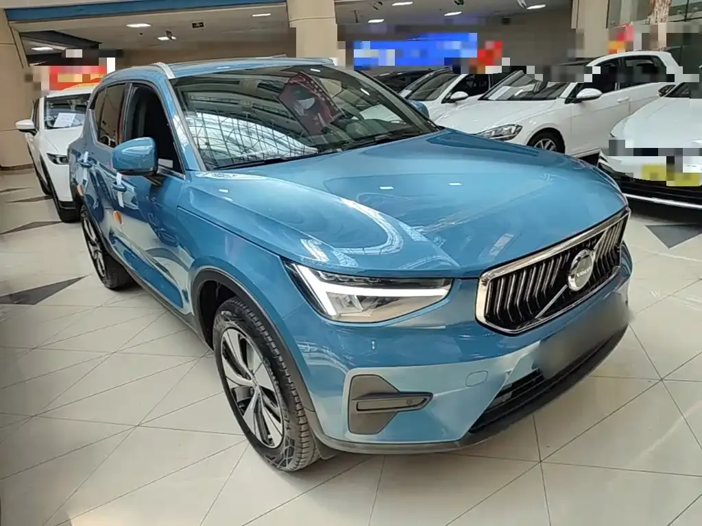 Volvo XC40 — фото 6