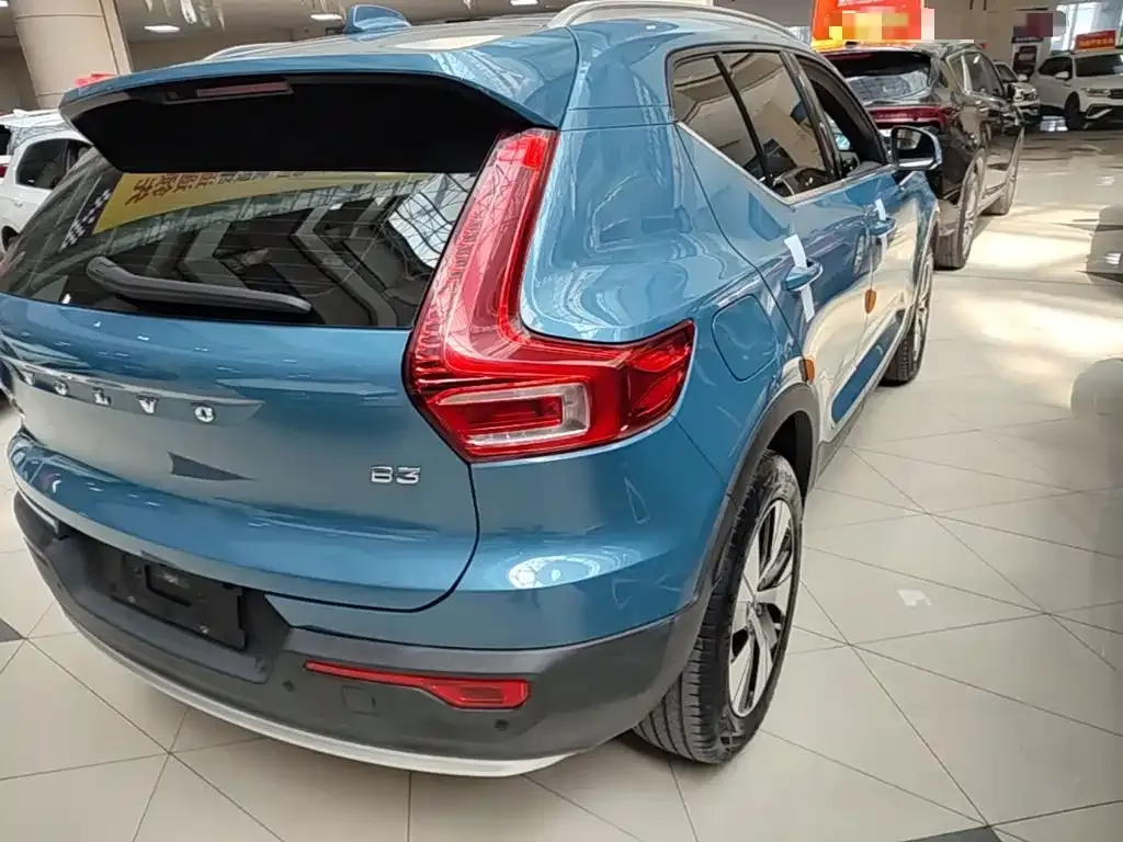 Volvo XC40 — фото 9