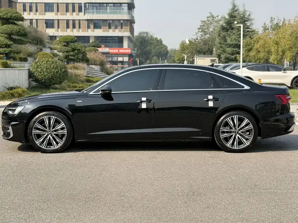 Audi A6L — фото 9