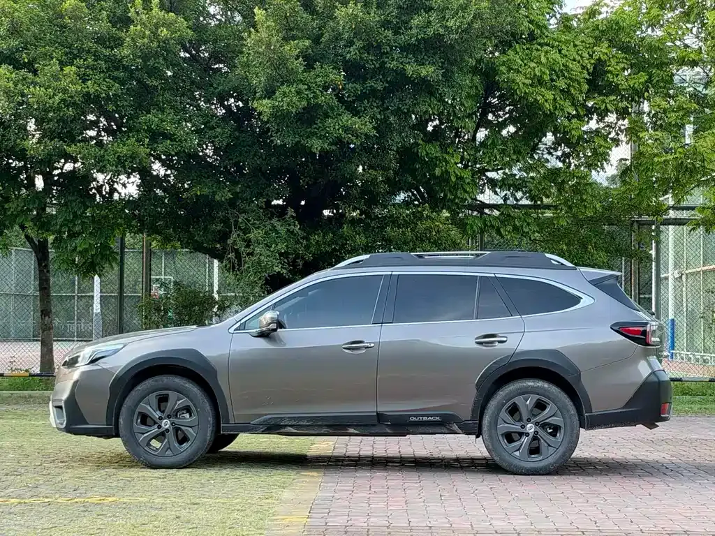 Subaru Outback — фото 9