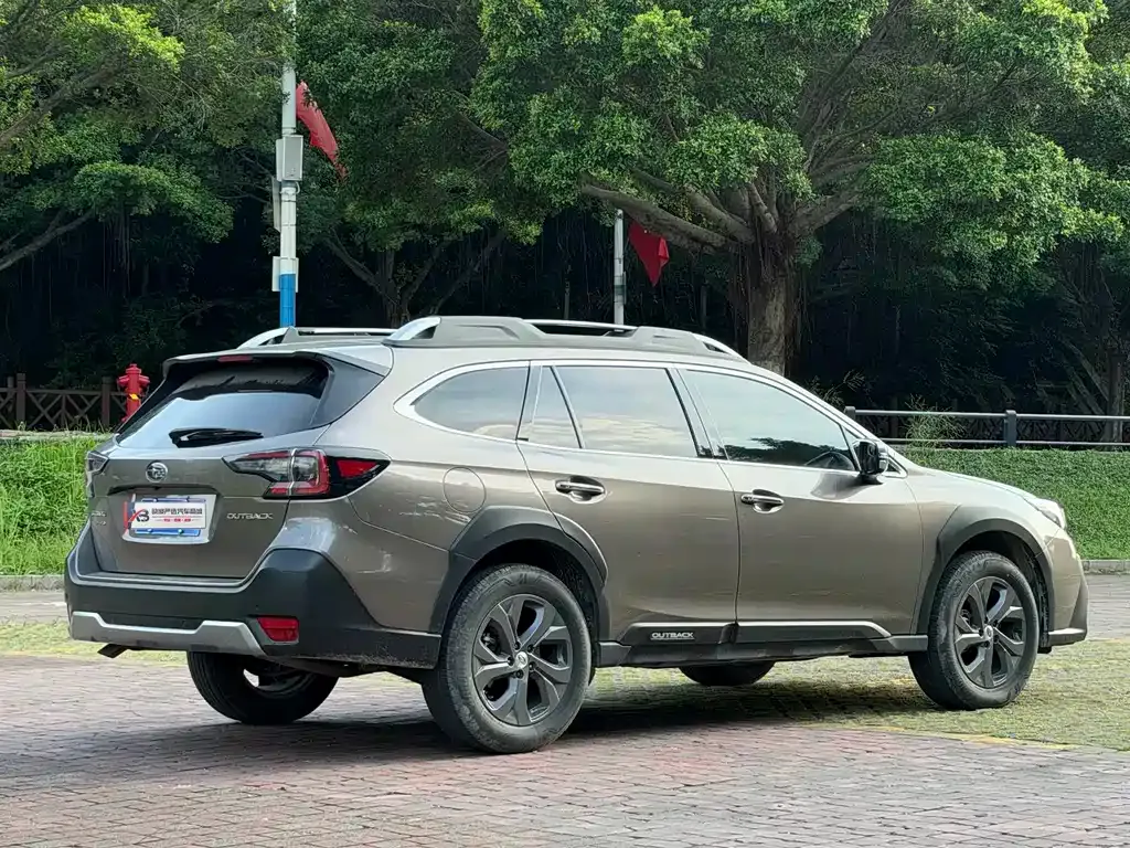 Subaru Outback — фото 5