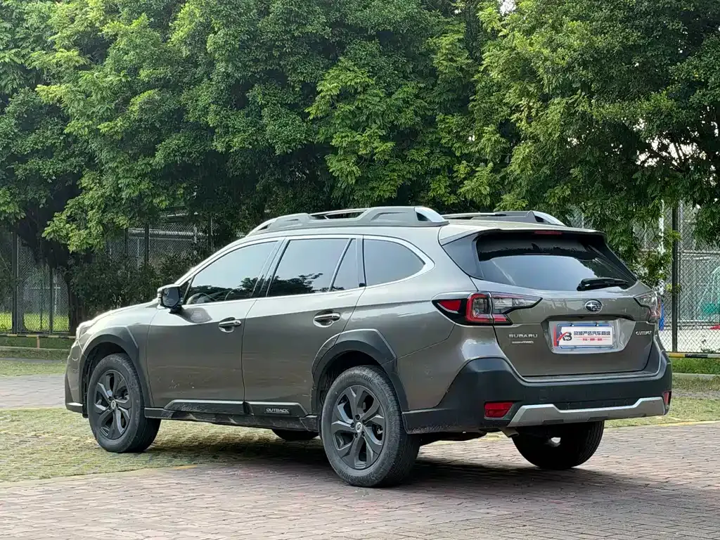 Subaru Outback — фото 6
