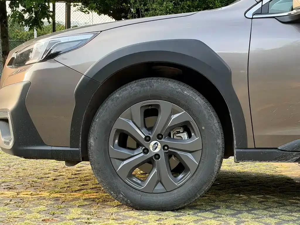 Subaru Outback — фото 10