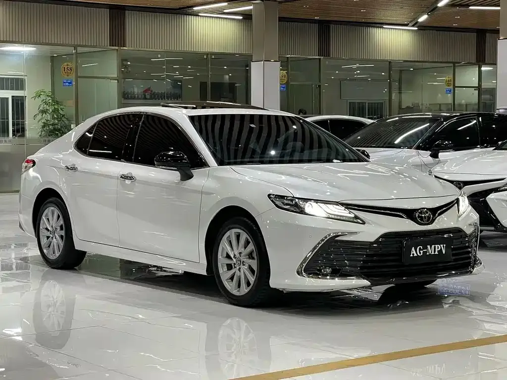 Toyota Camry — фото 7