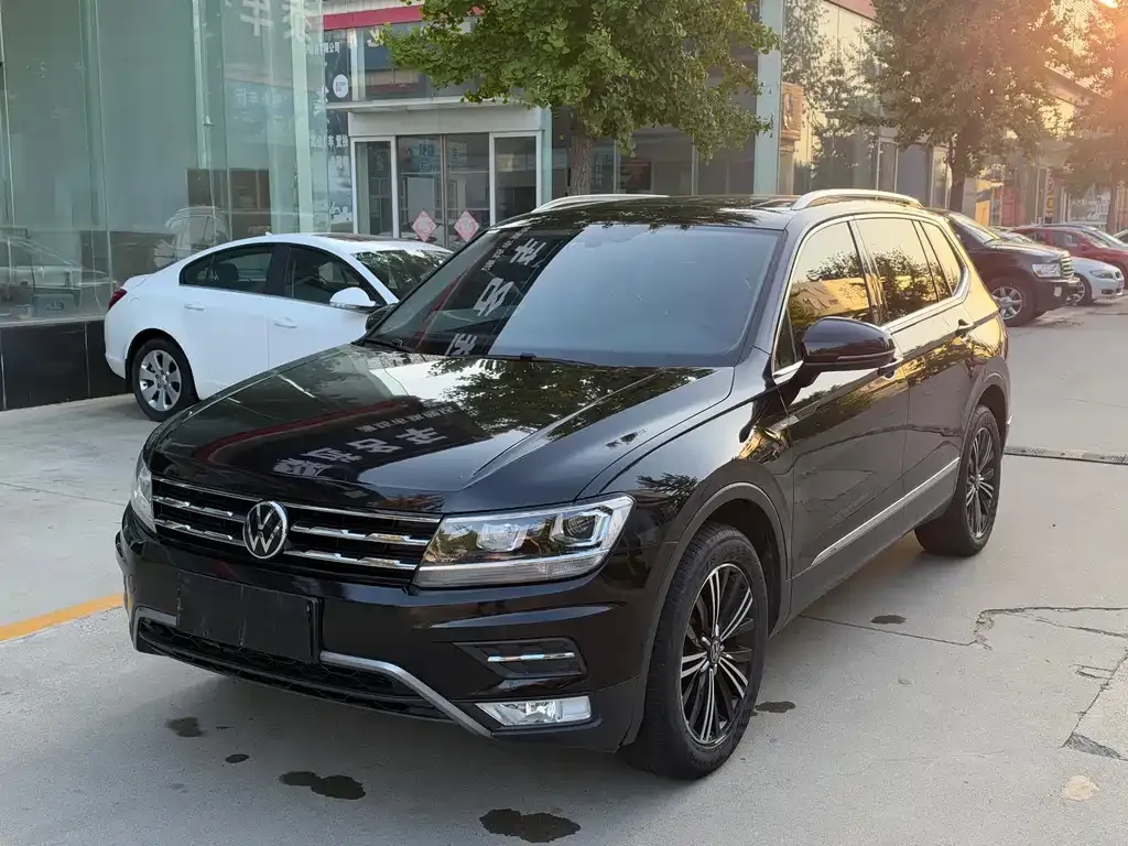Volkswagen Tiguan L — фото 1