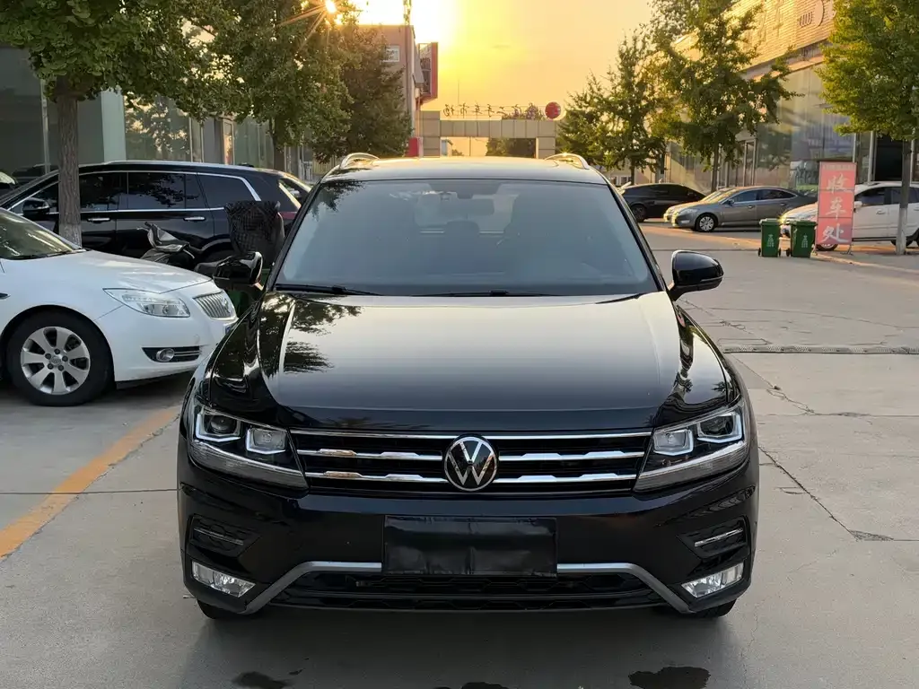 Volkswagen Tiguan L — фото 9
