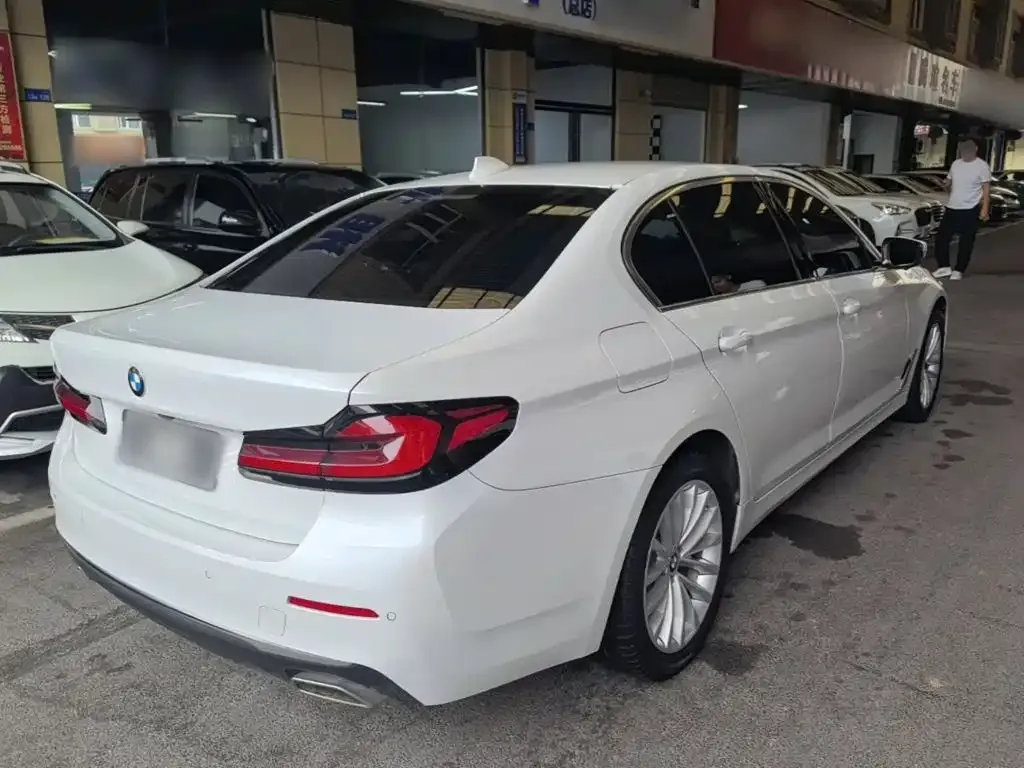 BMW 5 Series — фото 10