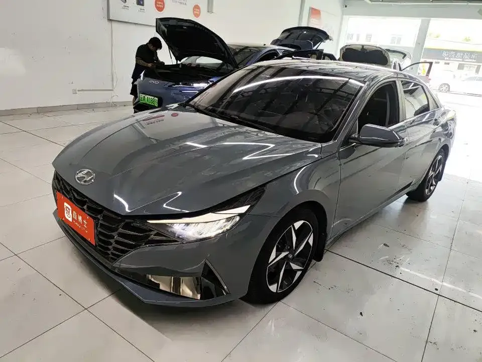 Hyundai Elantra — фото 1