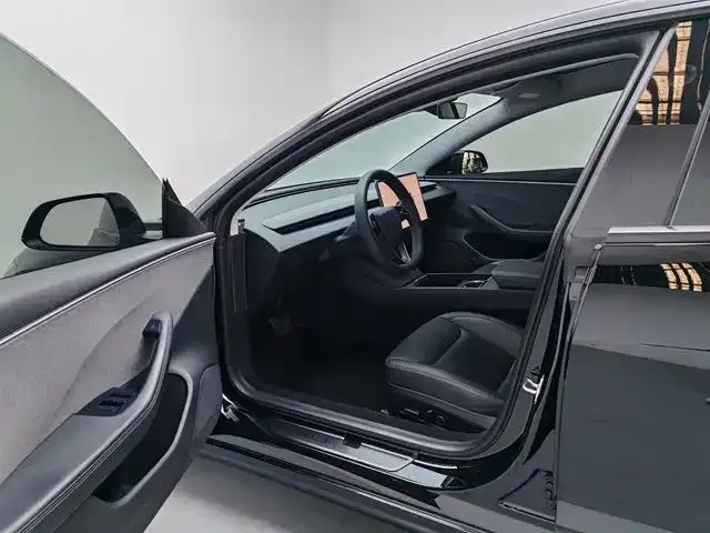 Tesla Model 3 — фото 10