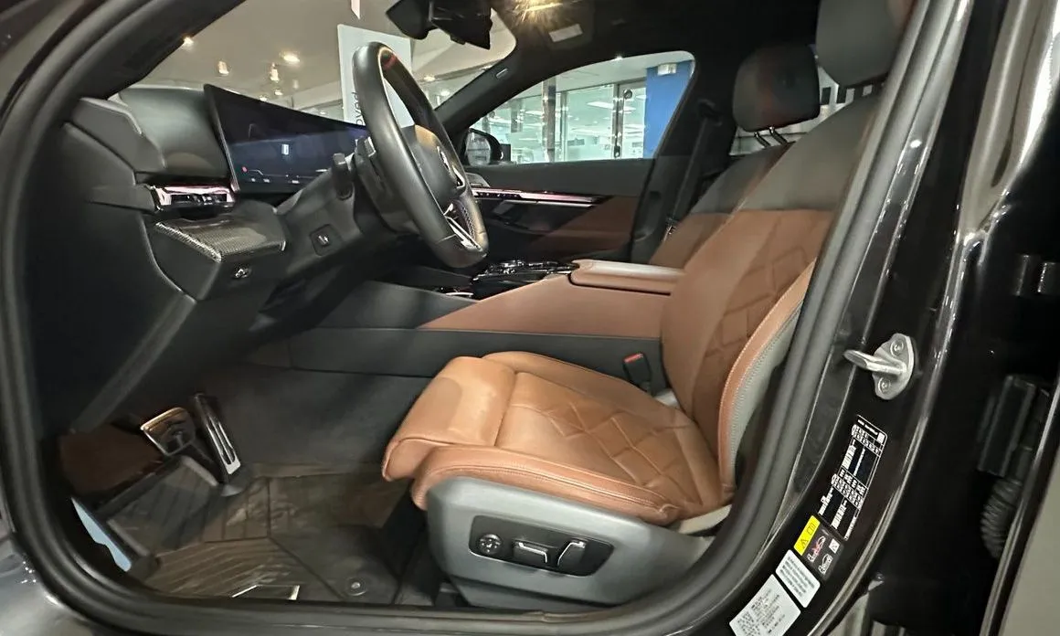 BMW i5 — фото 10