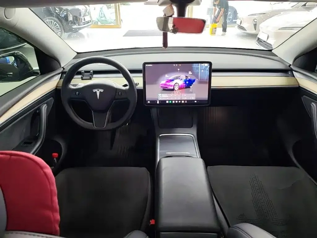 Tesla Model Y — фото 4