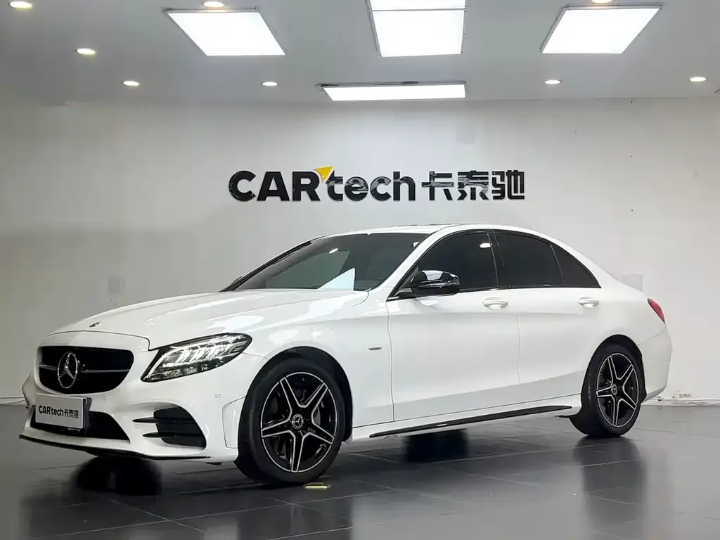 Mercedes-Benz C-Class — фото 1