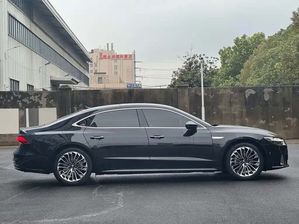 Audi A7L — фото 10