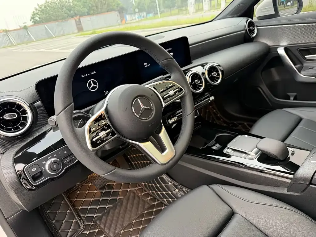 Mercedes-Benz A-Class — фото 10