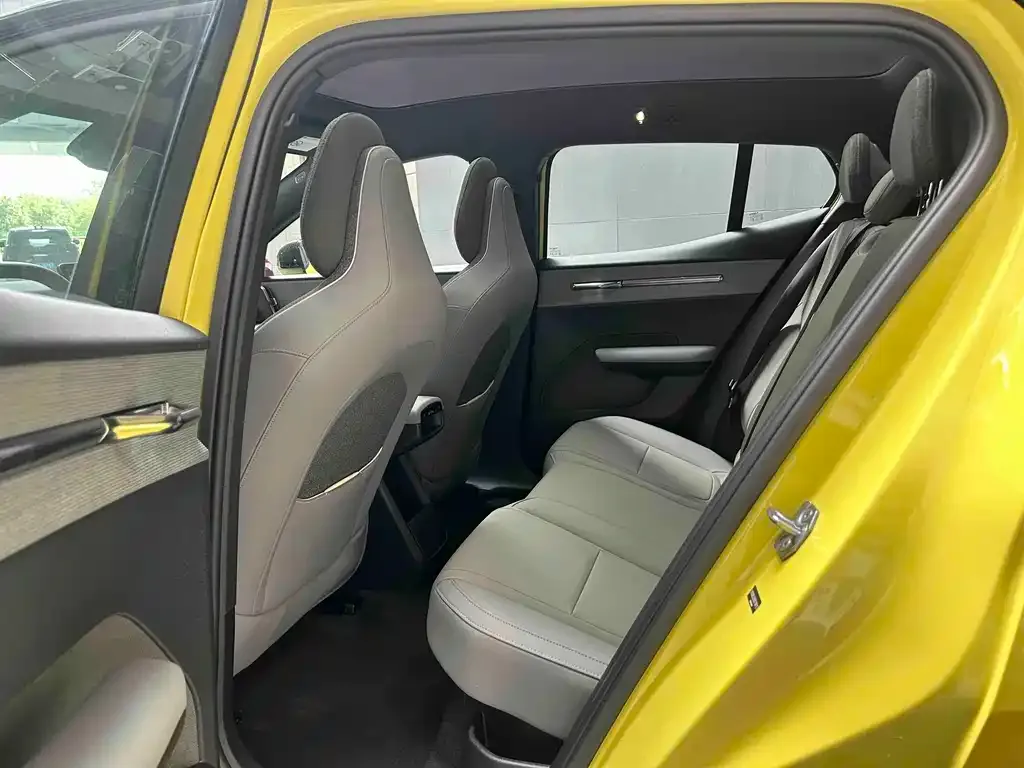 Volvo EX30 — фото 10