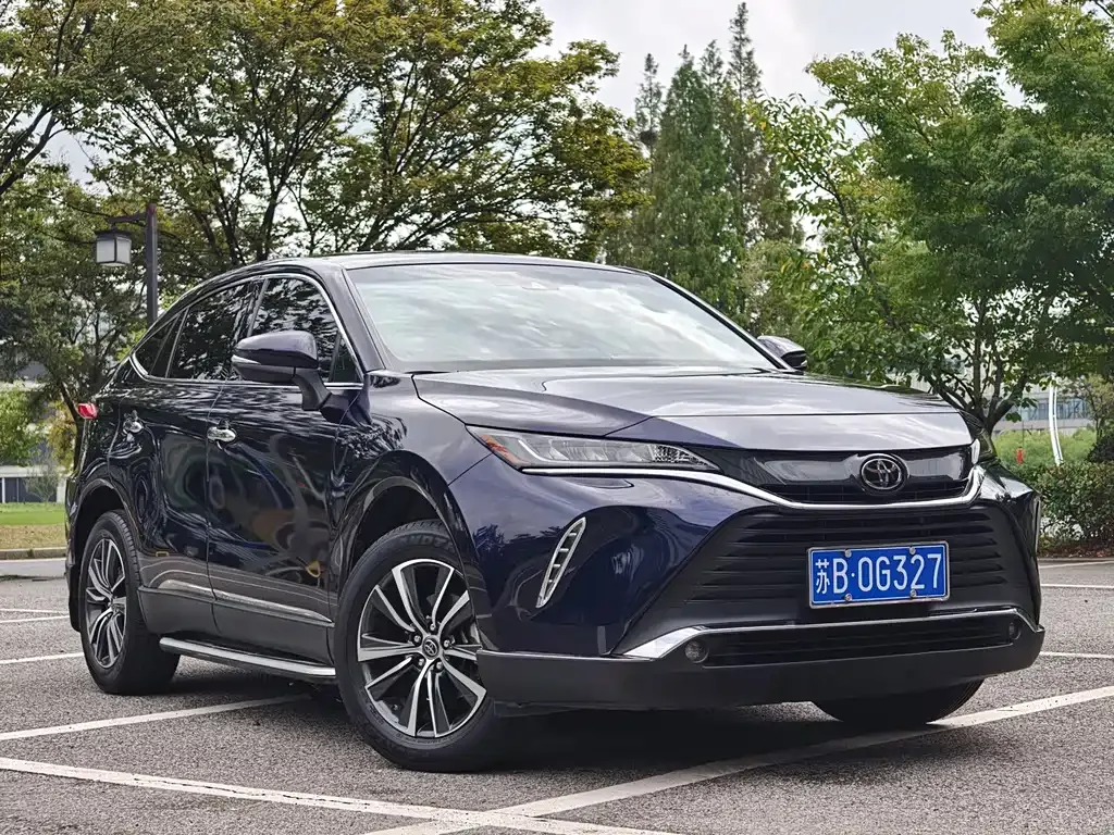 Toyota Harrier — фото 1