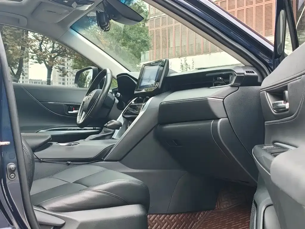 Toyota Harrier — фото 2