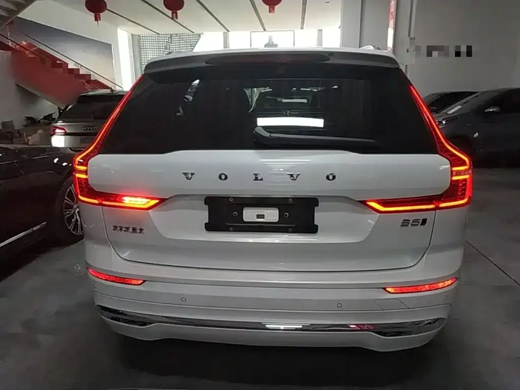 Volvo XC60 — фото 10