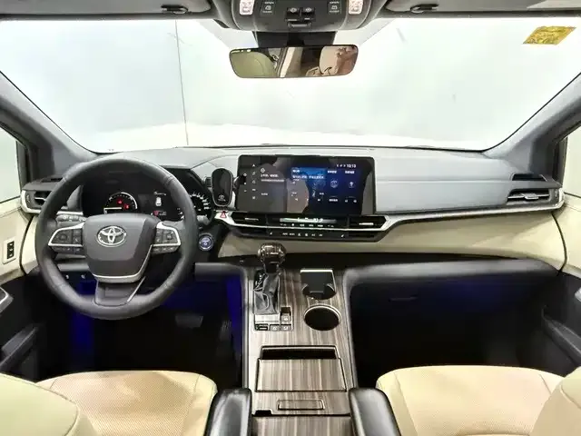 Toyota Granvia — фото 2