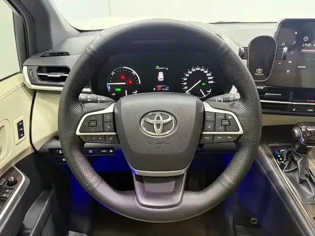 Toyota Granvia — фото 3