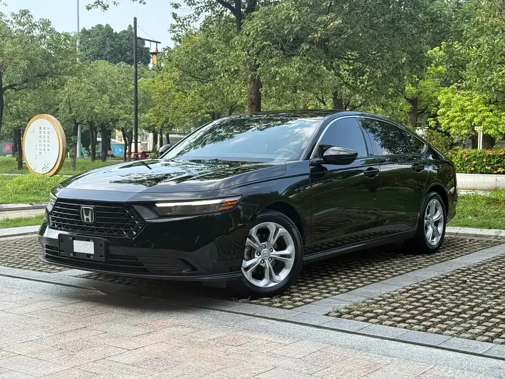 Honda Accord — фото 1