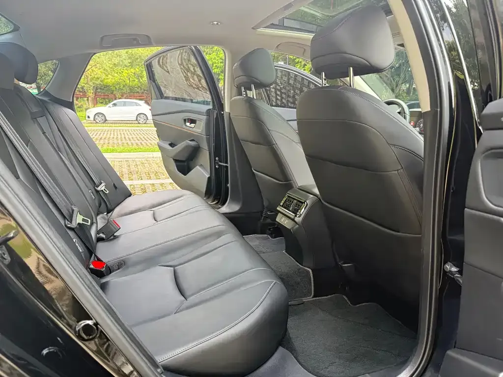 Honda Accord — фото 9
