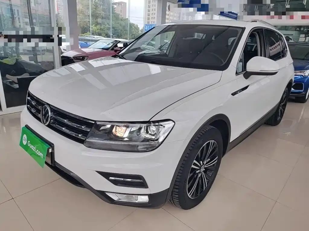 Volkswagen Tiguan L — фото 1