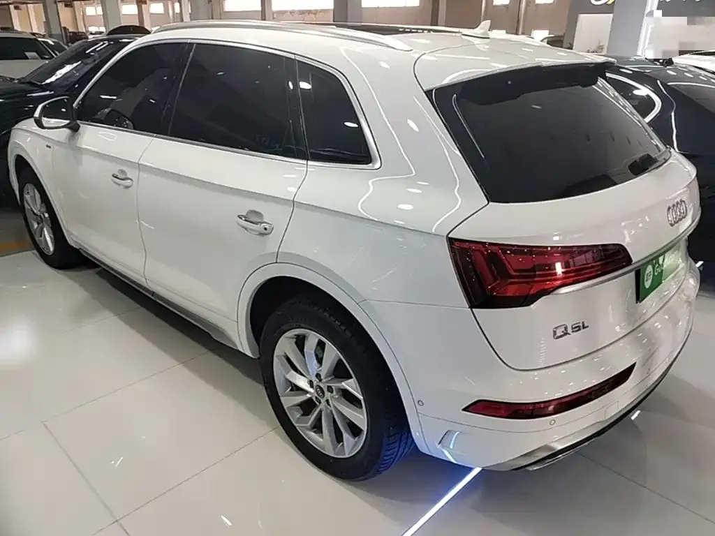 Audi Q5L — фото 5