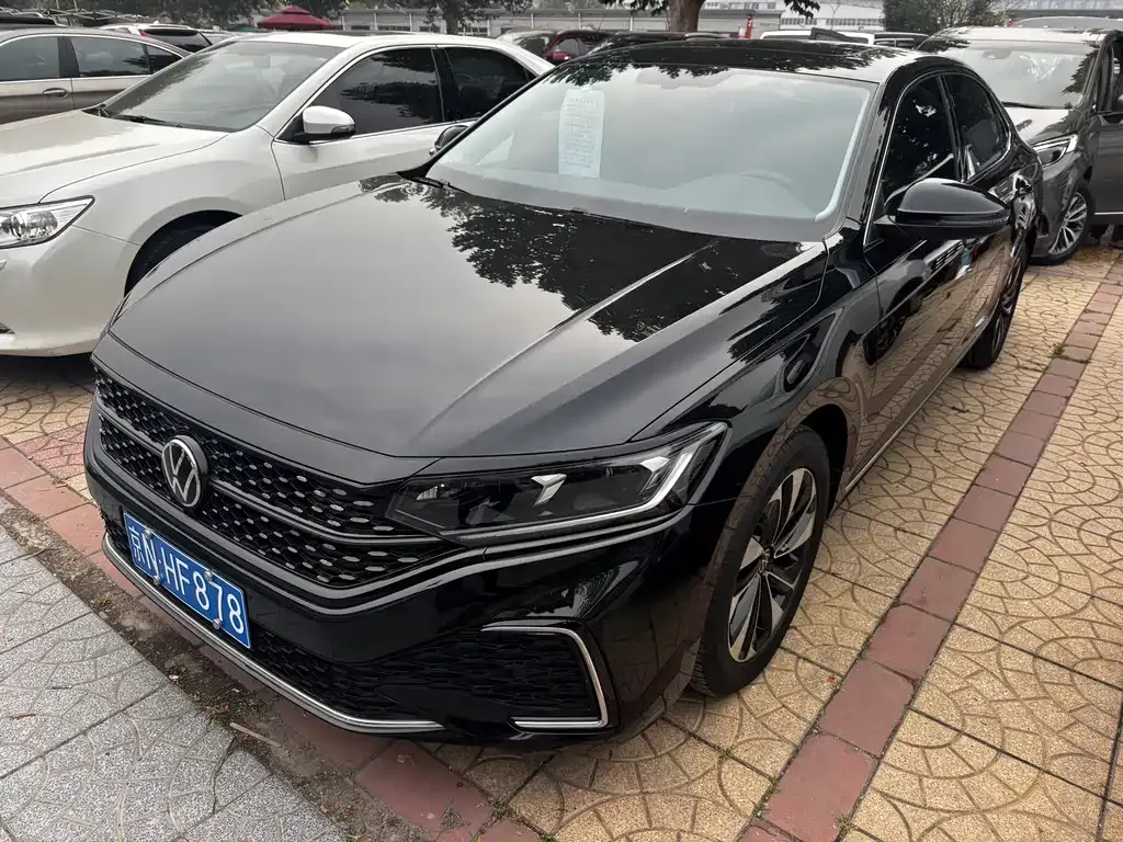 Volkswagen Passat — фото 1