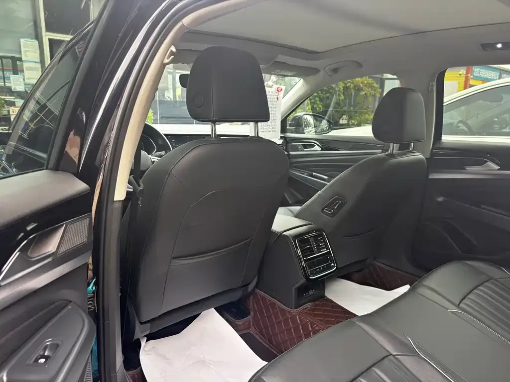 Volkswagen Passat — фото 8