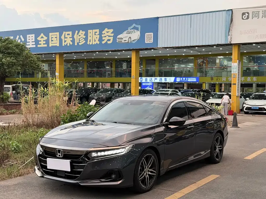 Honda Accord — фото 1