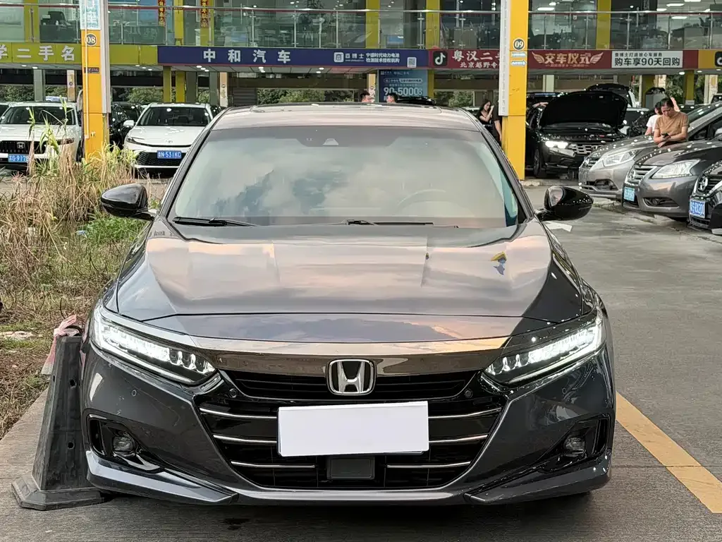 Honda Accord — фото 9