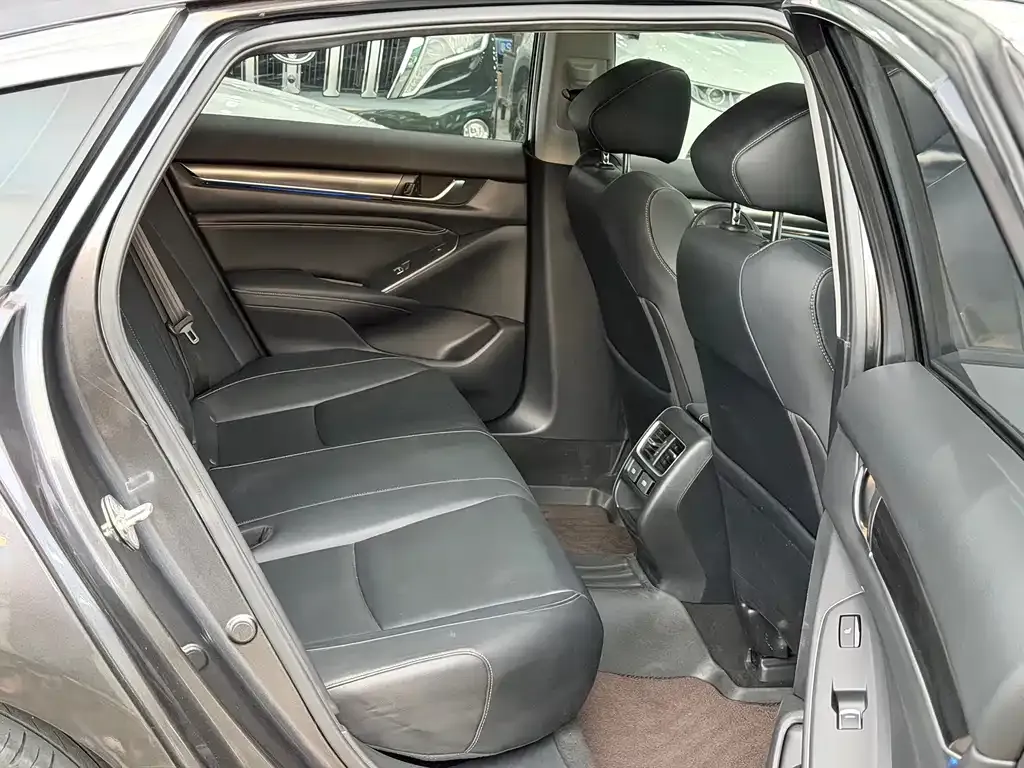 Honda Accord — фото 6