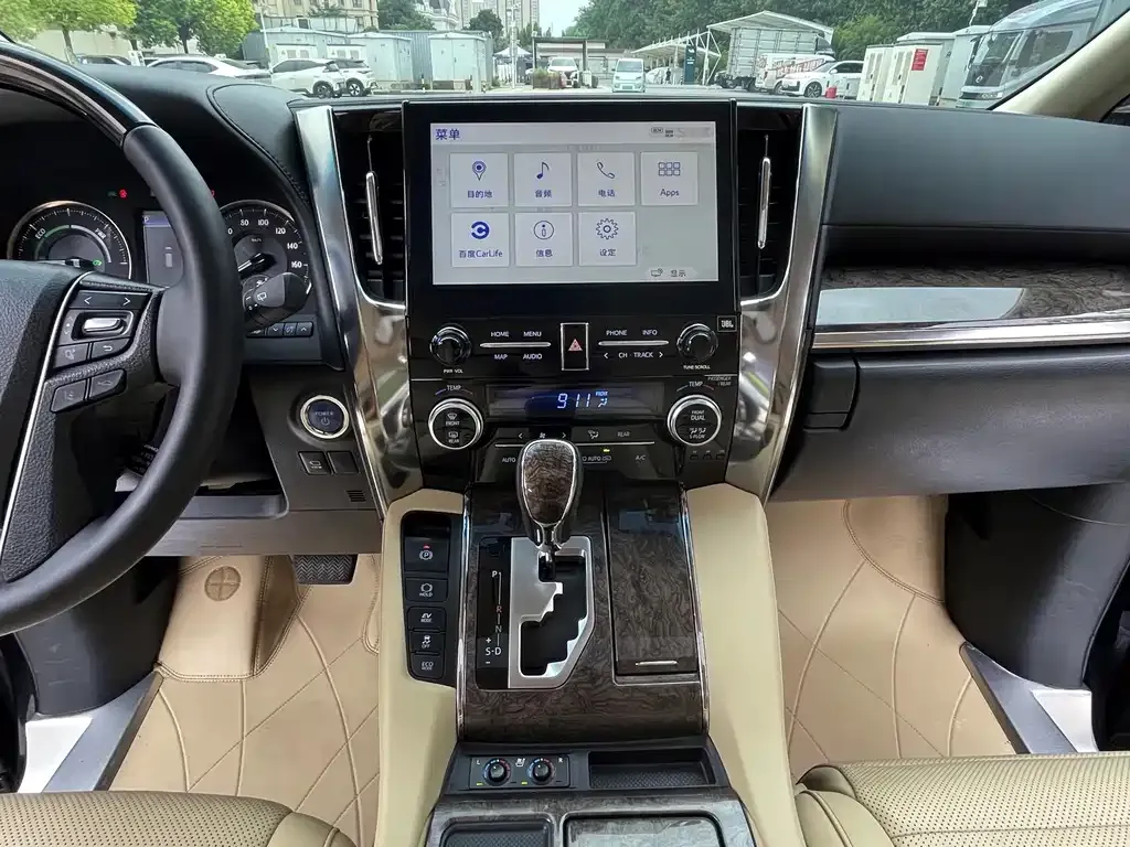 Toyota Alphard — фото 5