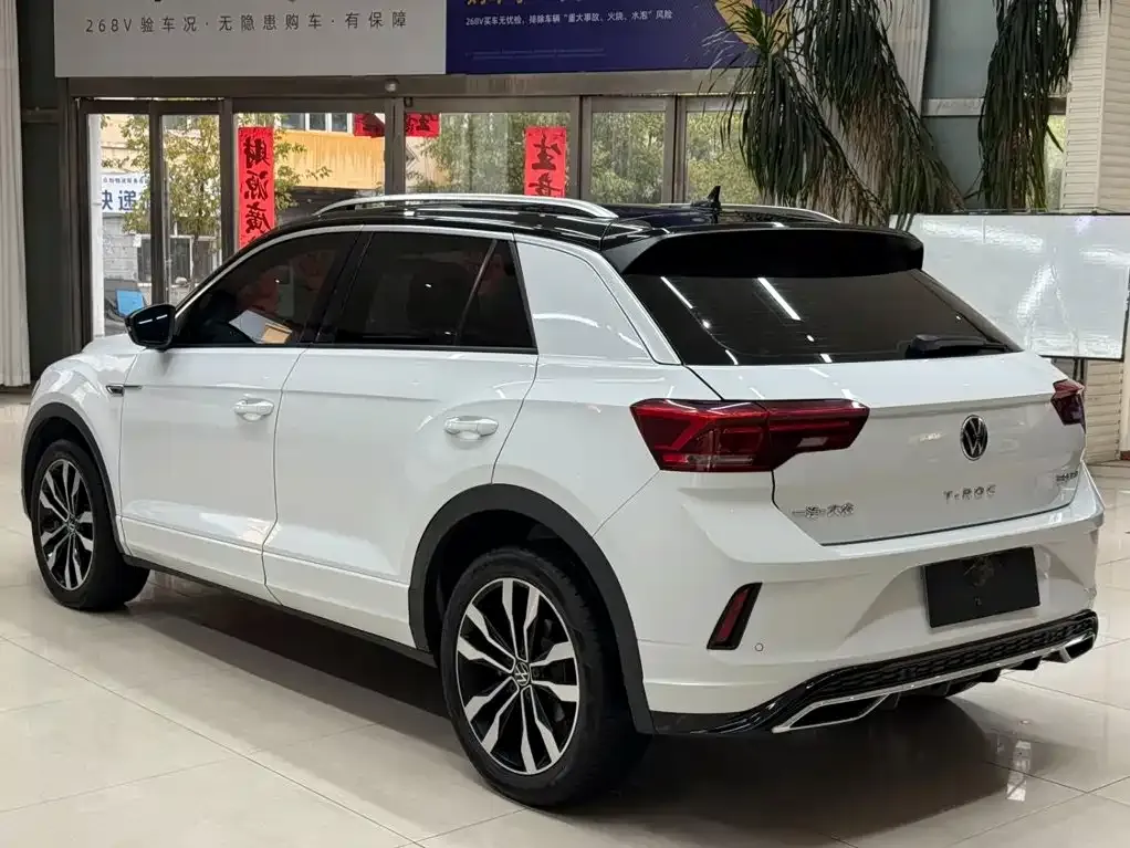 Volkswagen T-Roc — фото 9