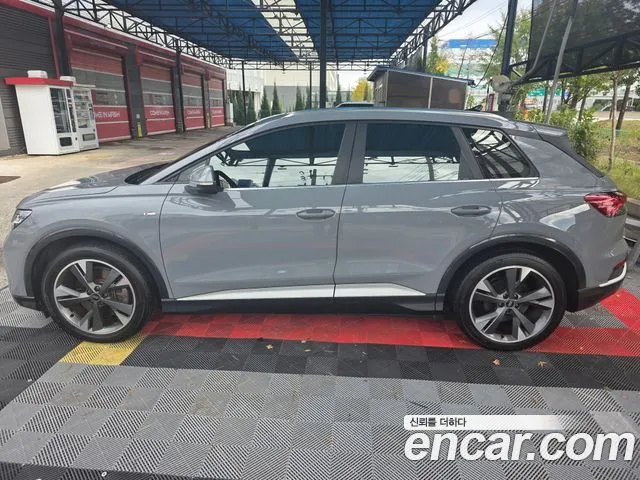 Audi Q4 e-tron — фото 1