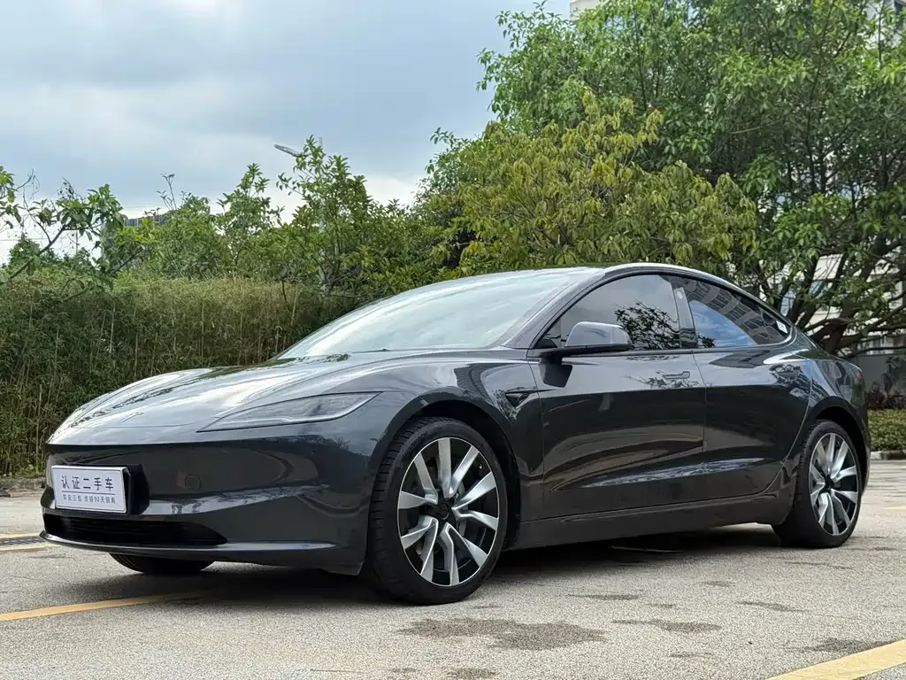 Tesla Model 3 — фото 1