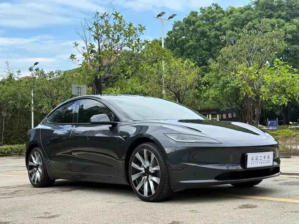 Tesla Model 3 — фото 9