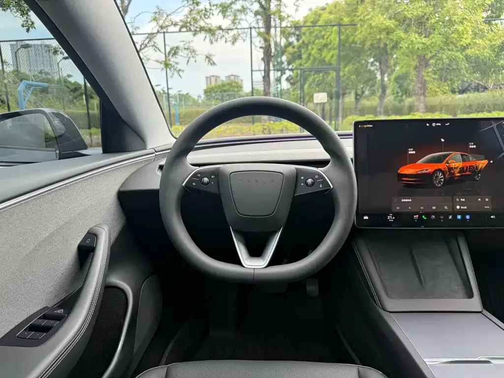 Tesla Model 3 — фото 10