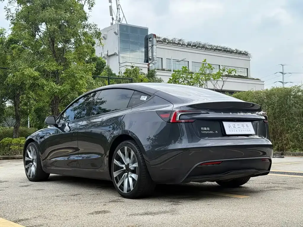 Tesla Model 3 — фото 8