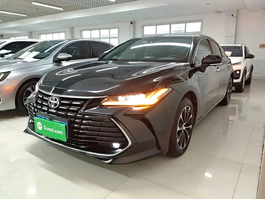 Toyota Avalon — фото 1