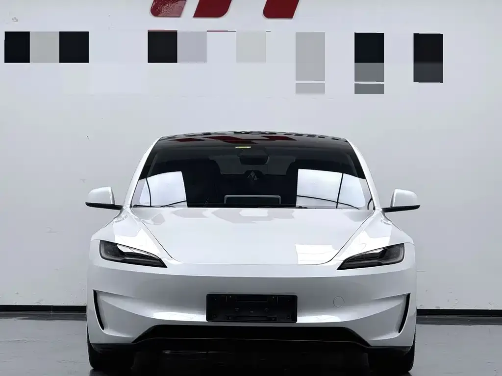 Tesla Model 3 — фото 1