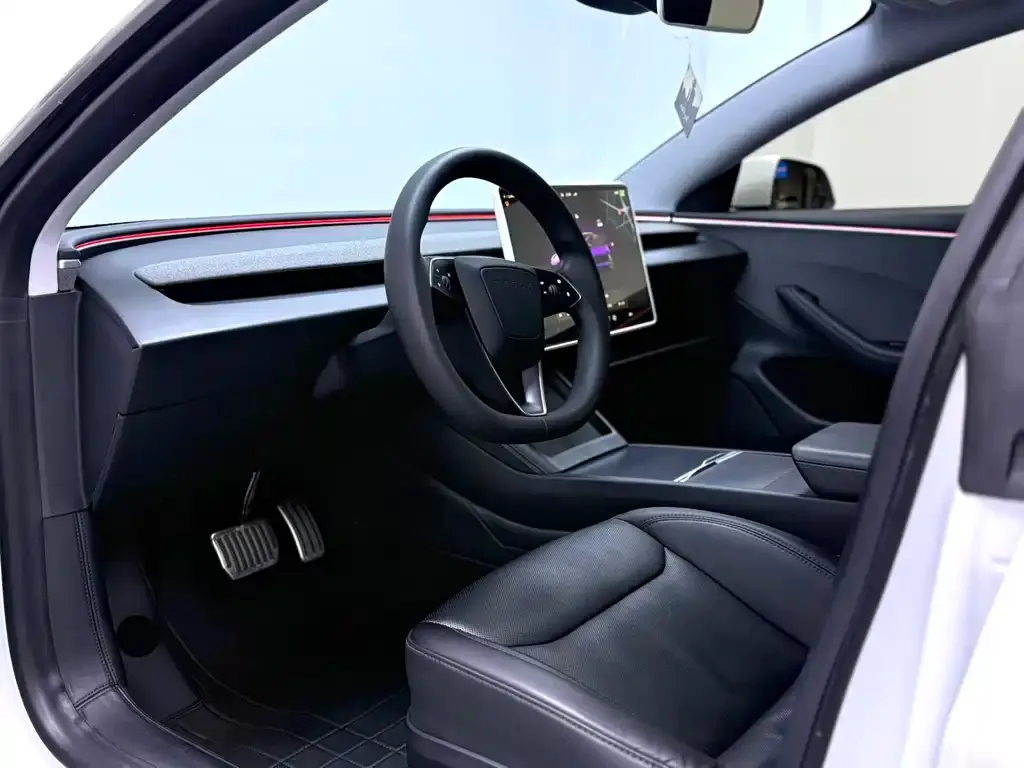 Tesla Model 3 — фото 7