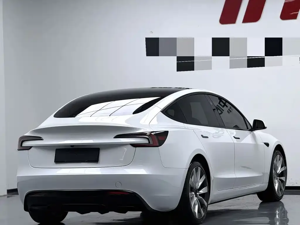 Tesla Model 3 — фото 3