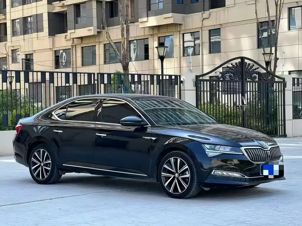 Skoda Superb — фото 1