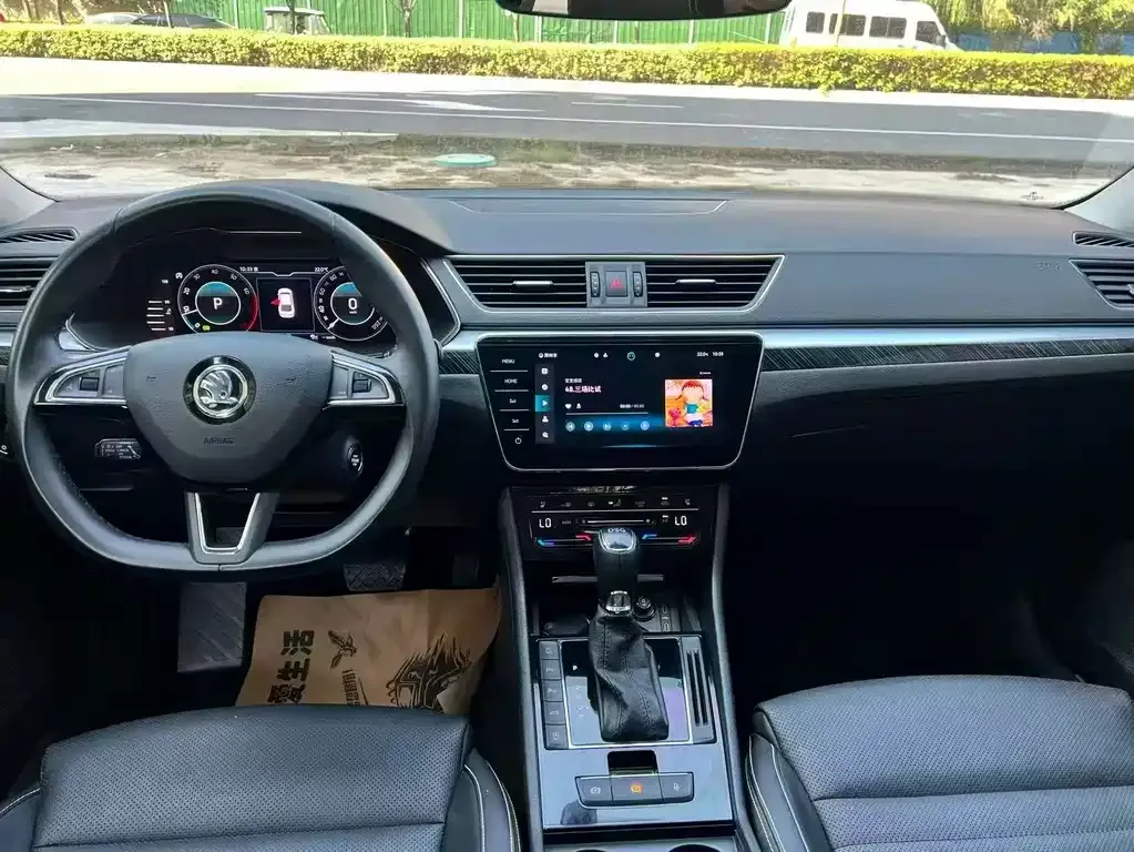 Skoda Superb — фото 2