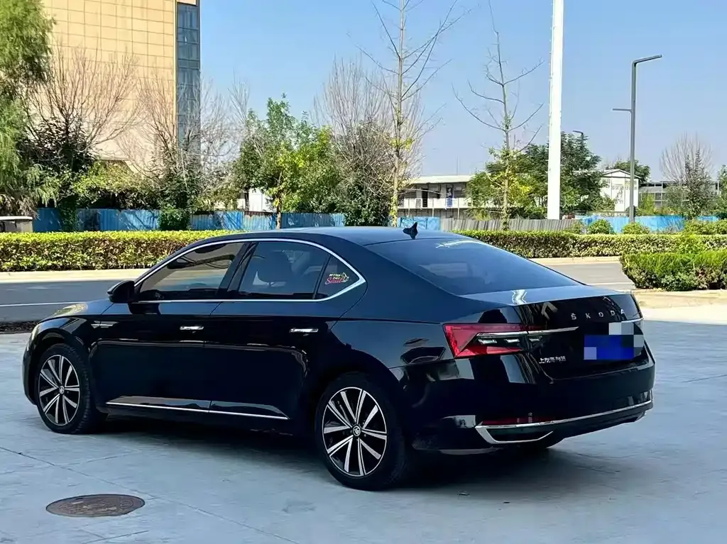 Skoda Superb — фото 8
