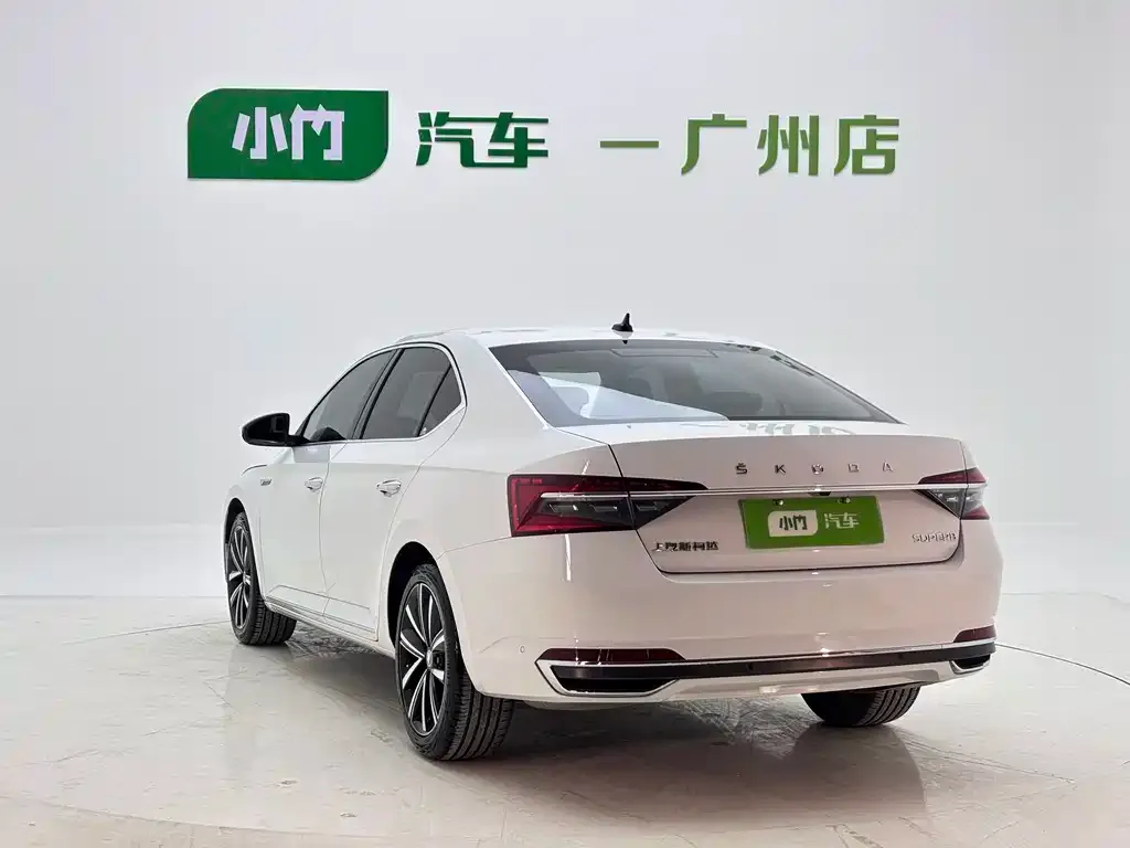 Skoda Superb — фото 2