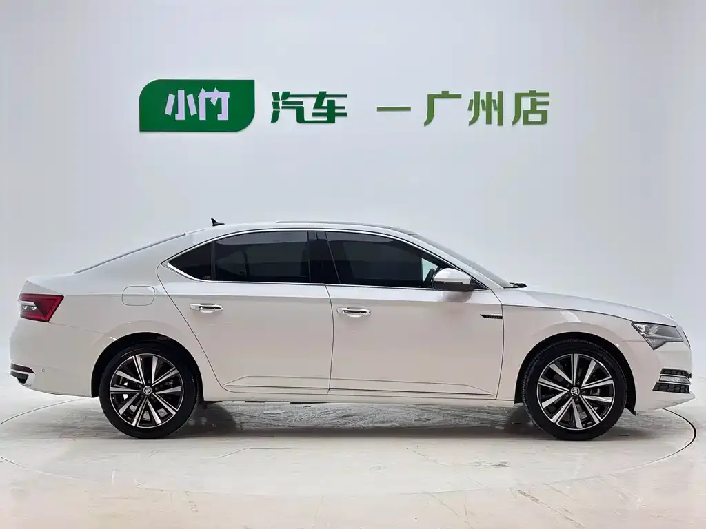 Skoda Superb — фото 9